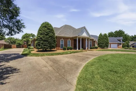 2607 Crossridge Street Bowling Green KY 42104