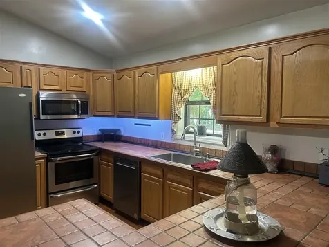 12 Yacht Club Drive Scottsville KY 42164