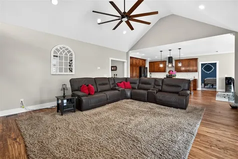 8682 Pebblestone Lane Bowling Green KY 42122