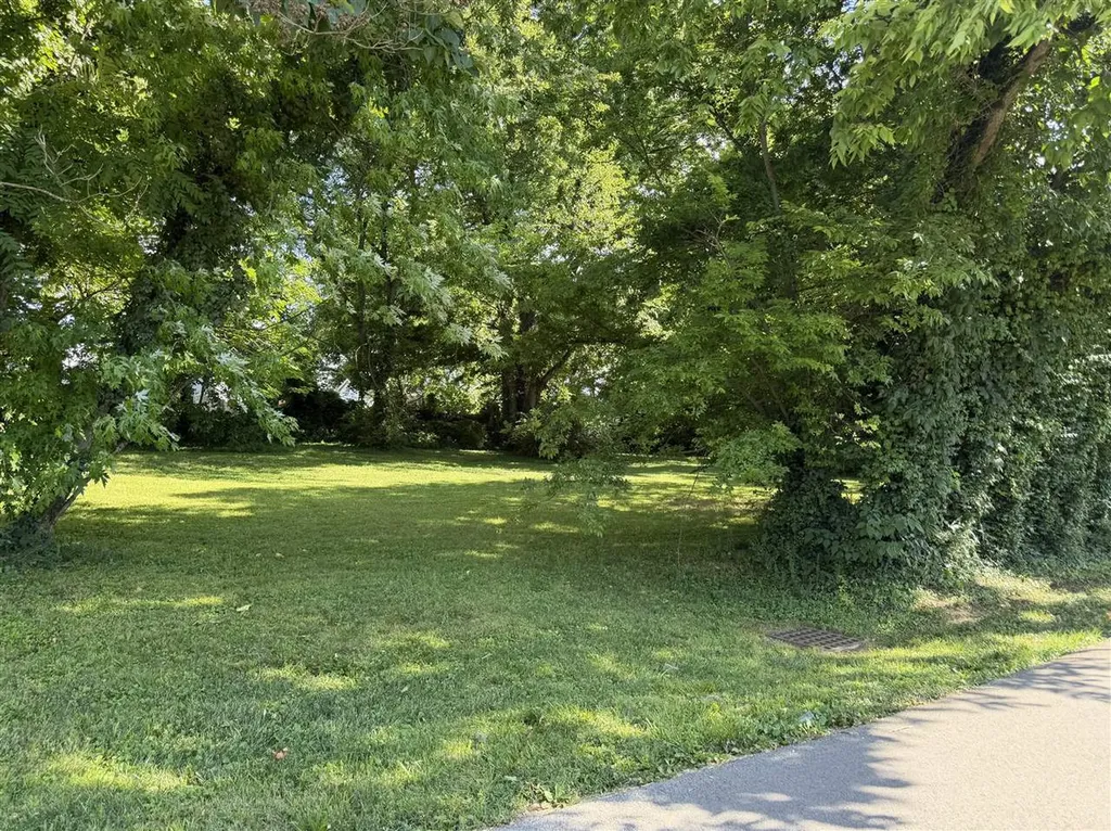 835 Boatlanding Road Bowling Green KY 42101