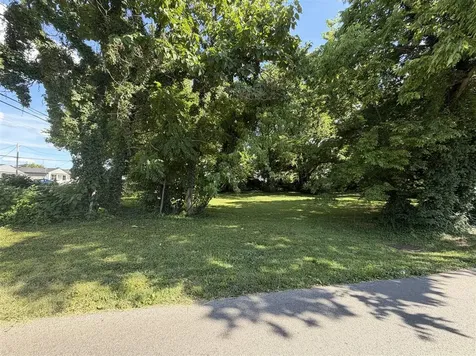 835 Boatlanding Road Bowling Green KY 42101