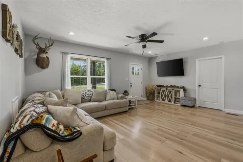 390 Cline Road Scottsville KY 42164