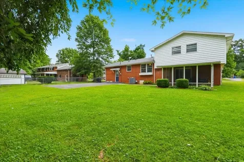 1226 Shawnee Way Bowling Green KY 42104