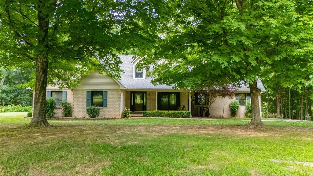 1314 Holland Brothers Road Woodburn KY 42170