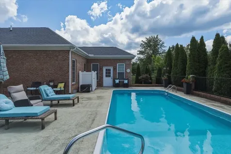 1605 Camden Court Bowling Green KY 42103