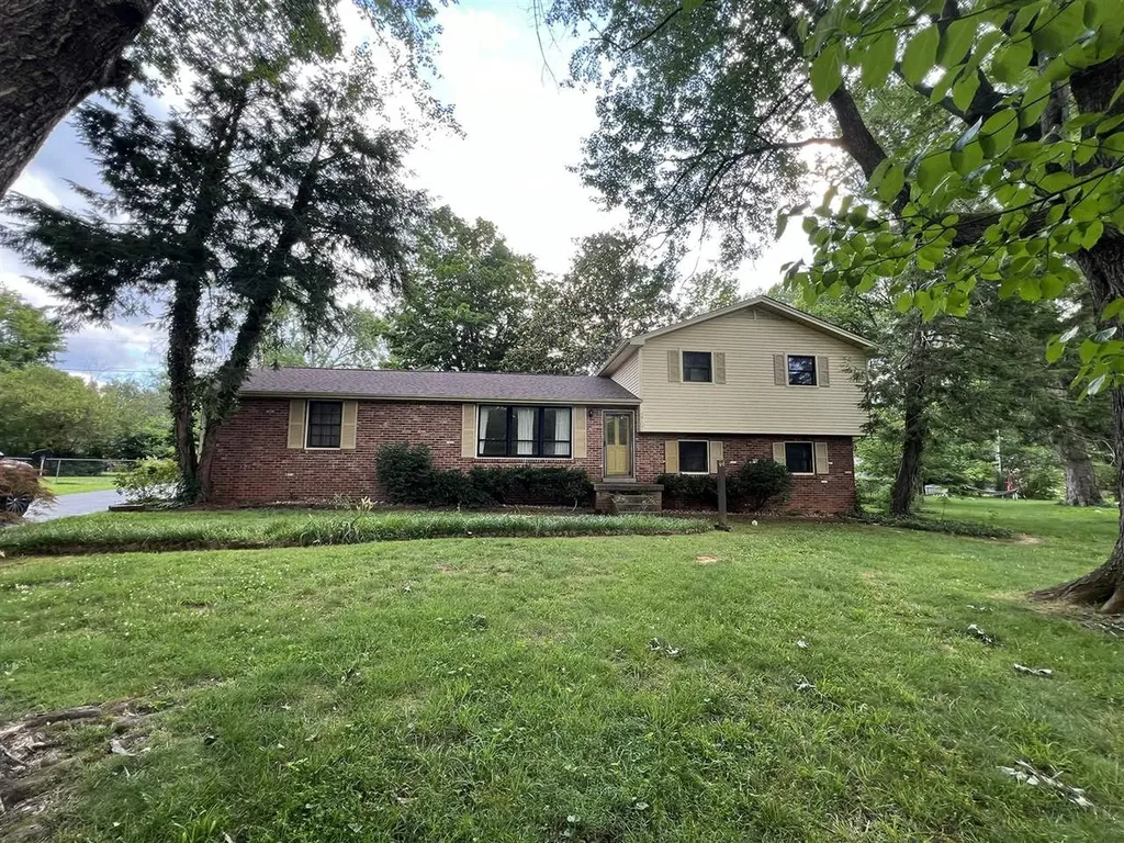 2707 Kiwanis Court Bowling Green KY 42104