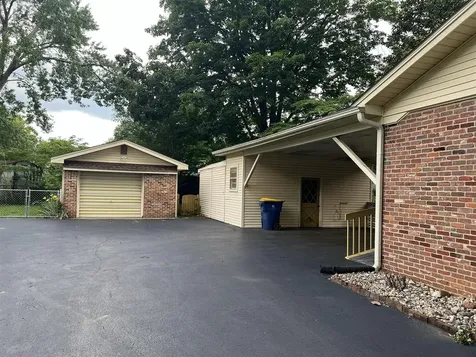 2707 Kiwanis Court Bowling Green KY 42104