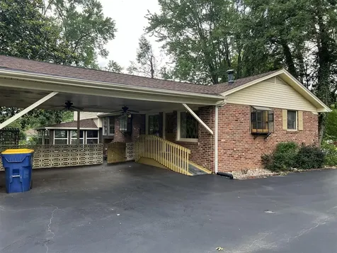 2707 Kiwanis Court Bowling Green KY 42104