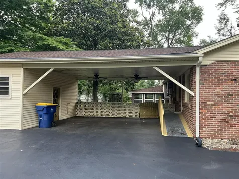 2707 Kiwanis Court Bowling Green KY 42104
