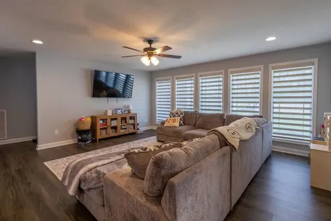 532 White Dogwood Circle Bowling Green KY 42101