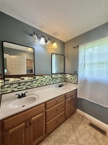 10798 Brownsville Road Morgantown KY 42261