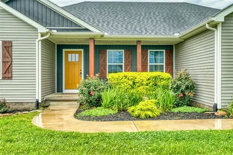 1827 Taylor Barrow Road Auburn KY 42206