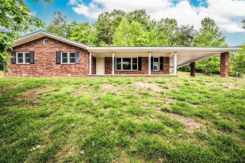 915 Brier Creek Road Mammoth Cave KY 42259