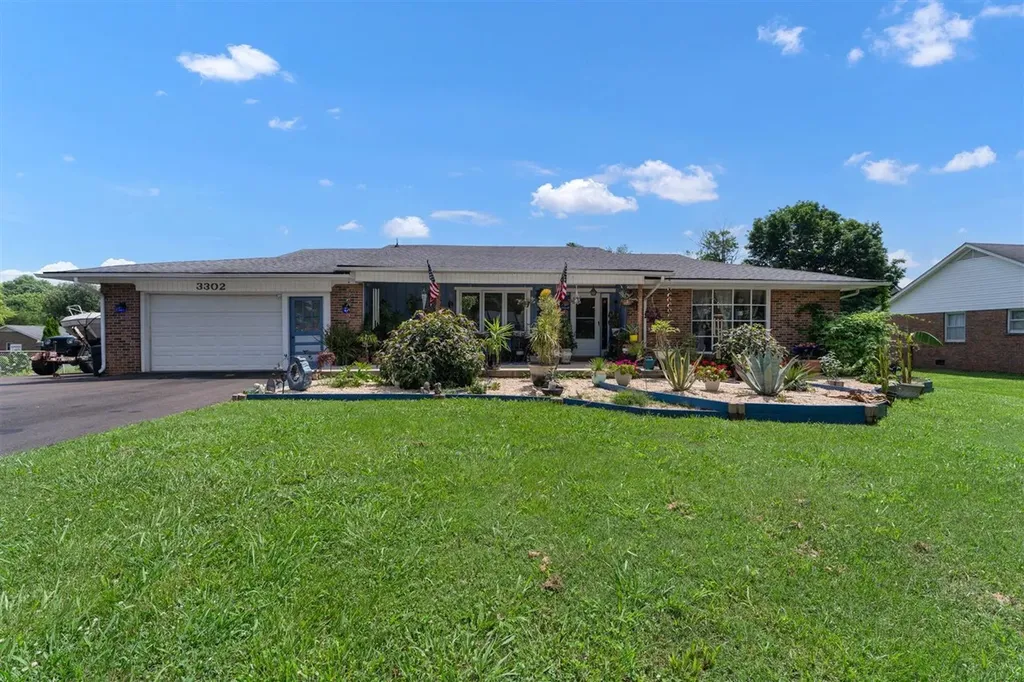 3302 Smallhouse Road Bowling Green KY 42104