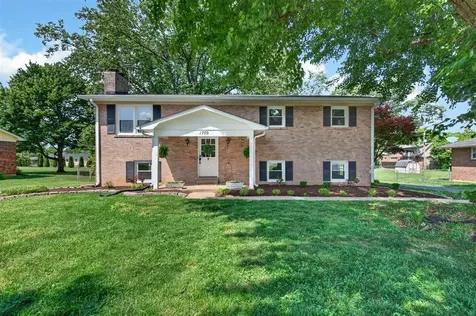1709 Lennox Way Bowling Green KY 42104