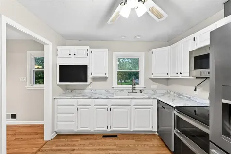1709 Lennox Way Bowling Green KY 42104