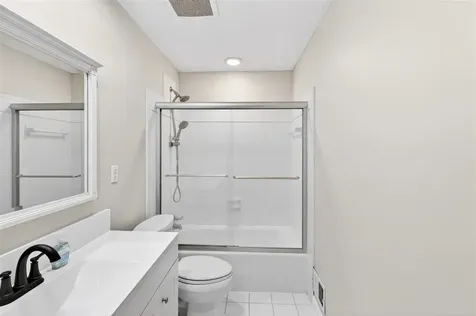 1709 Lennox Way Bowling Green KY 42104