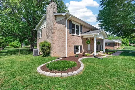 1709 Lennox Way Bowling Green KY 42104