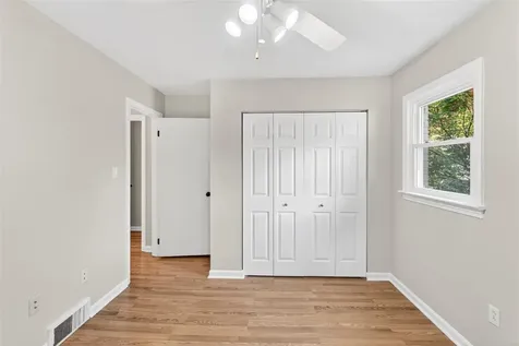 1709 Lennox Way Bowling Green KY 42104