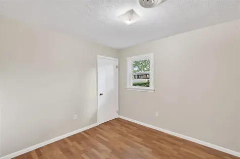1709 Lennox Way Bowling Green KY 42104