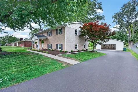 1709 Lennox Way Bowling Green KY 42104