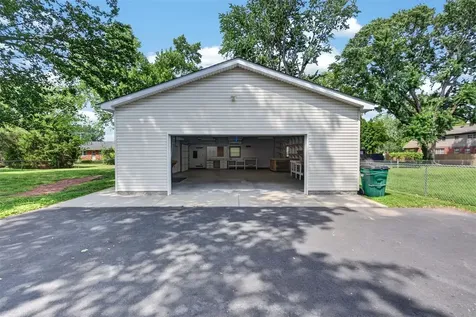 1709 Lennox Way Bowling Green KY 42104