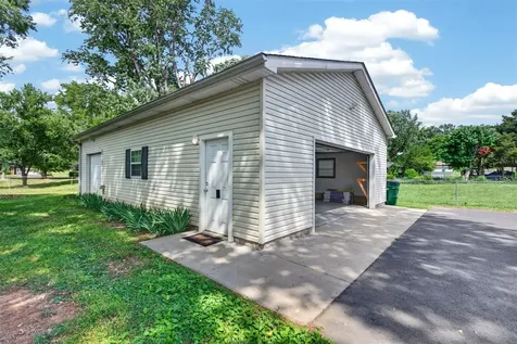 1709 Lennox Way Bowling Green KY 42104