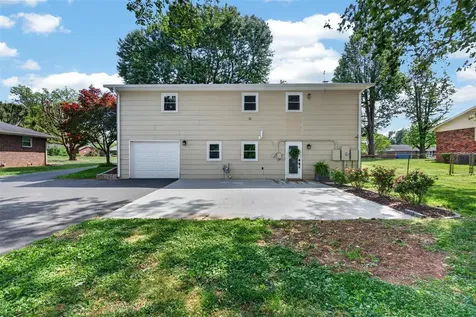 1709 Lennox Way Bowling Green KY 42104
