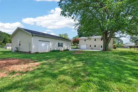 1709 Lennox Way Bowling Green KY 42104