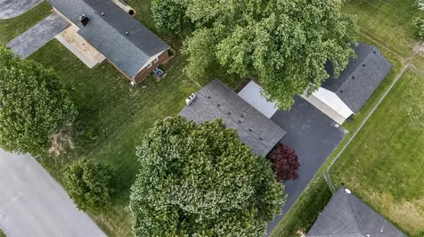1709 Lennox Way Bowling Green KY 42104