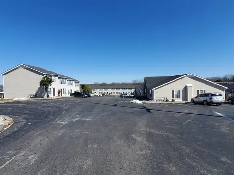1956-1960 Stonehenge Avenue Bowling Green KY 42101