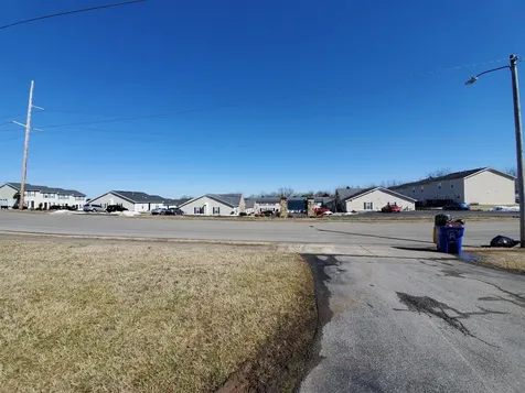 1956-1960 Stonehenge Avenue Bowling Green KY 42101