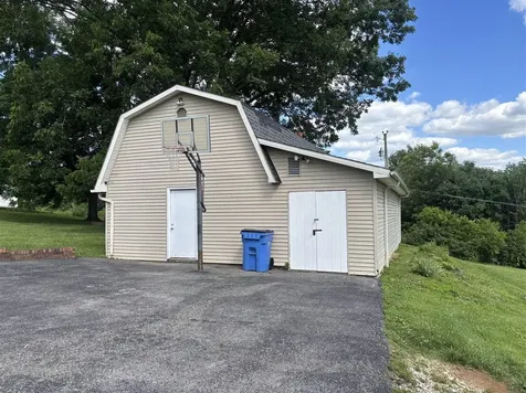 2390 Old Munfordville Road Glasgow KY 42141