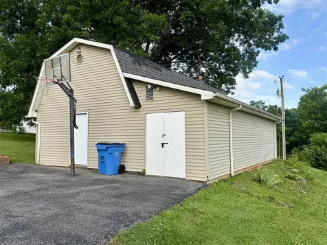 2390 Old Munfordville Road Glasgow KY 42141