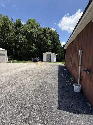 704 Leayou Road Alvaton KY 42122