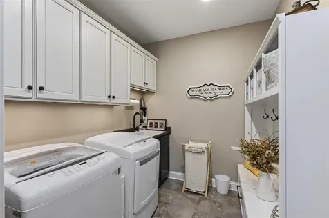320 Sierra Nevada Way Bowling Green KY 42104