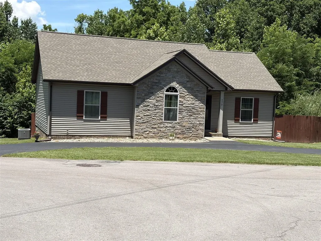 175 Jackson Avenue Scottsville KY 42164