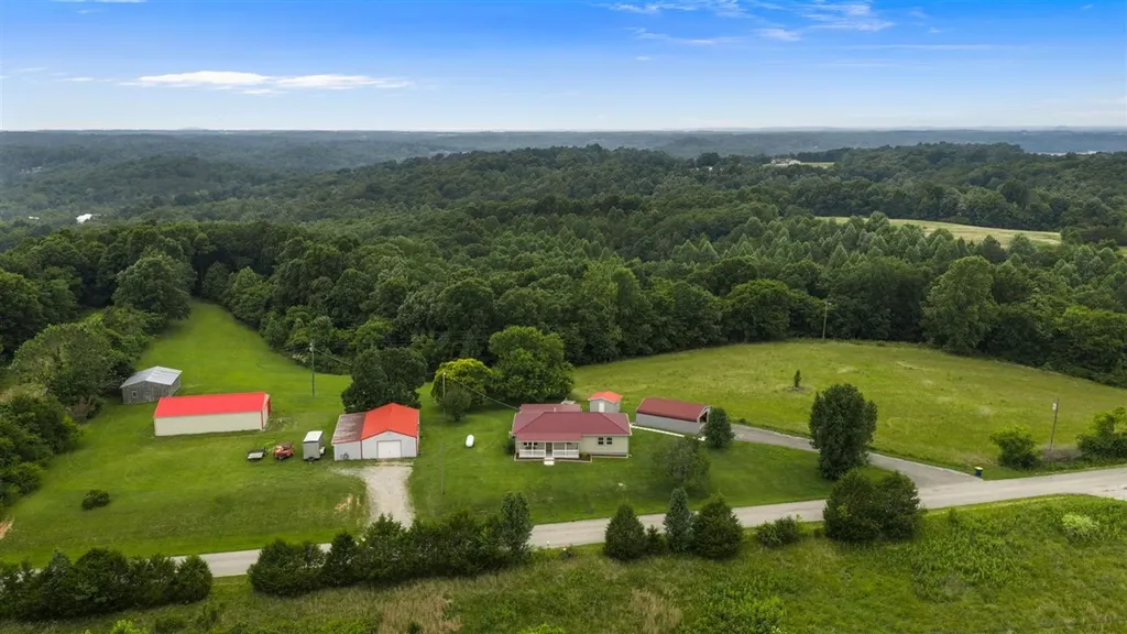 575 Dickeys Mill Road Mammoth Cave KY 42259
