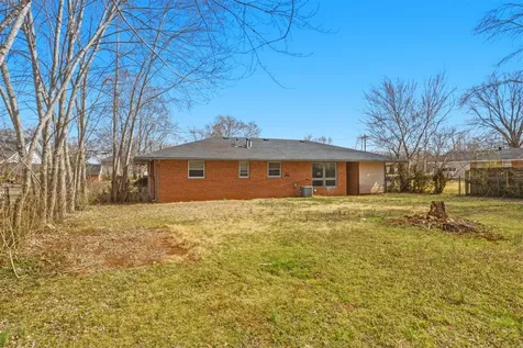 1261 N Lee Street Bowling Green KY 42101