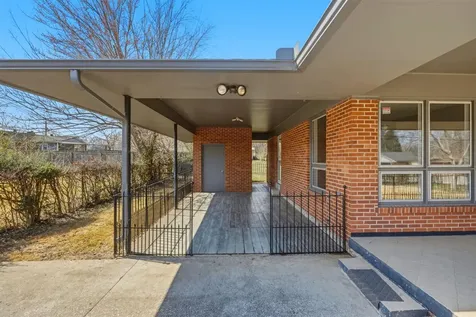 1261 N Lee Street Bowling Green KY 42101