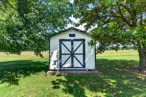 90 Ayers Lane Scottsville KY 42164