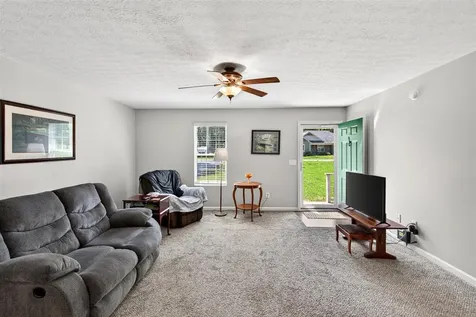 90 Ayers Lane Scottsville KY 42164