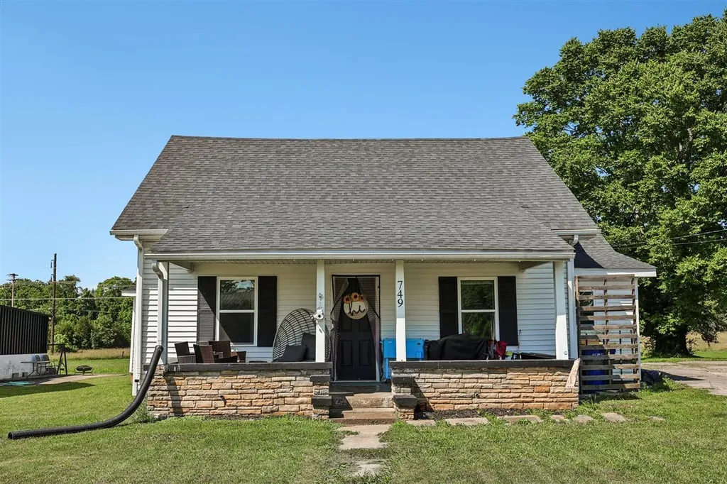 749 N Main Street Russellville KY 42276