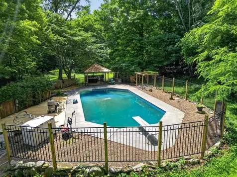 5061 Clarksville Road Russellville KY 42276