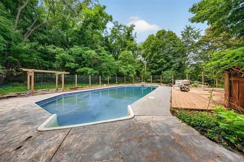 5061 Clarksville Road Russellville KY 42276