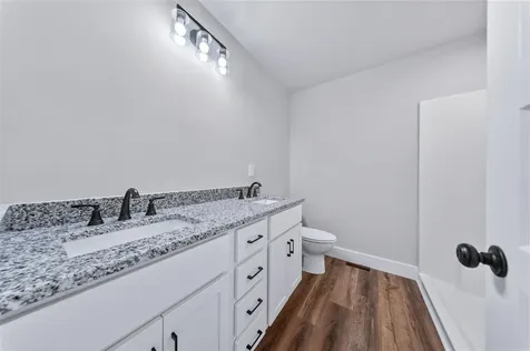 2871 Dennis Corinth Road Auburn KY 42206
