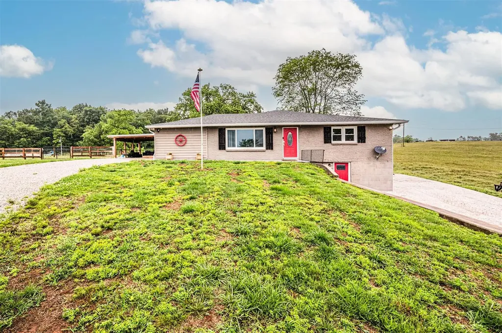 1113 Hays Pondsville Road Smiths Grove KY 42171