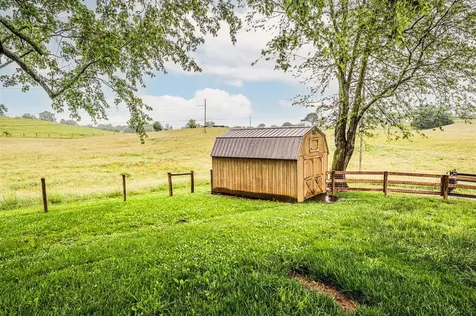 1113 Hays Pondsville Road Smiths Grove KY 42171