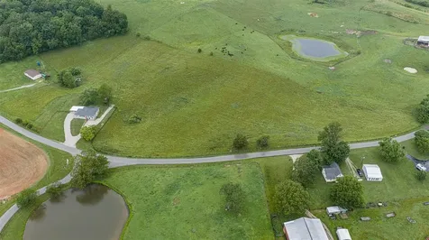 1113 Hays Pondsville Road Smiths Grove KY 42171