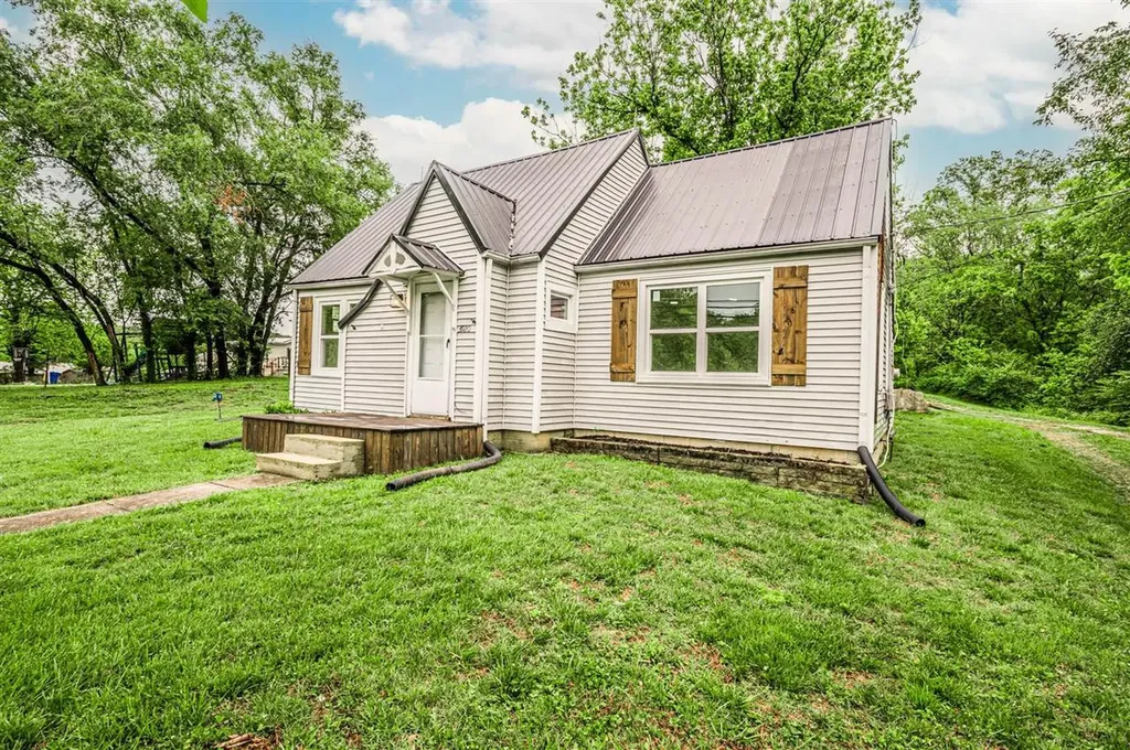 3920 Brownsville Road Brownsville KY 42210